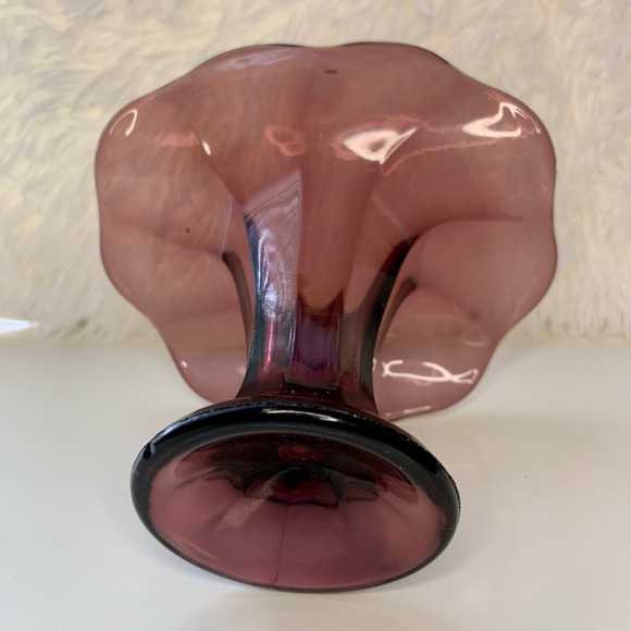 VINTAGE : Amethyst Purple Large Ruffle Vase - Picture 2 of 9